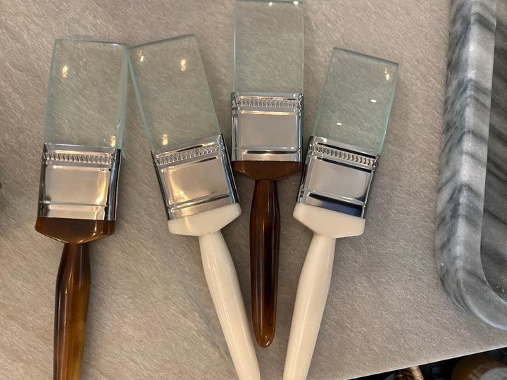 Small paintbrush magnifier